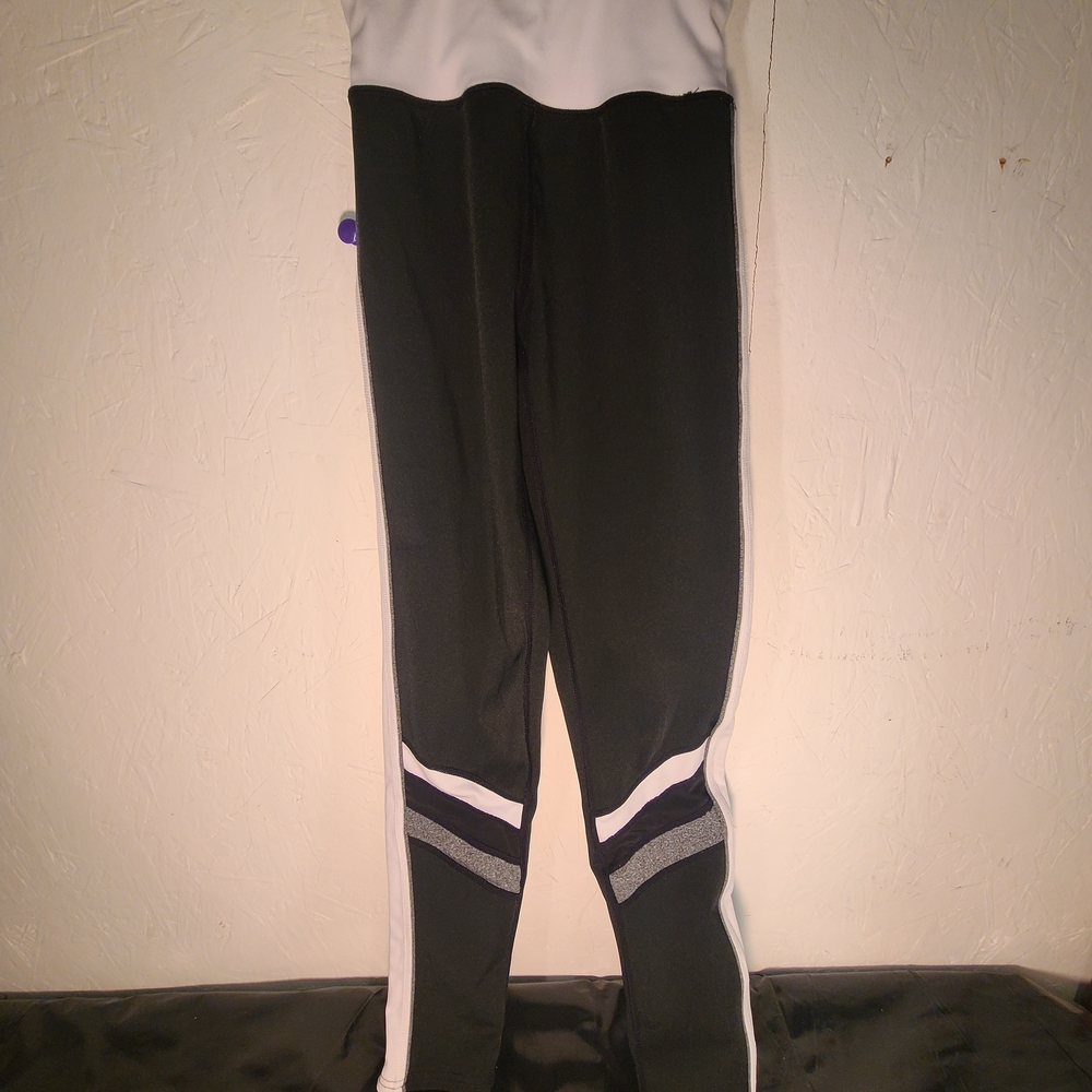 O to S Women's Activewear Ankle Leggings Black White Colorblock Stretch S